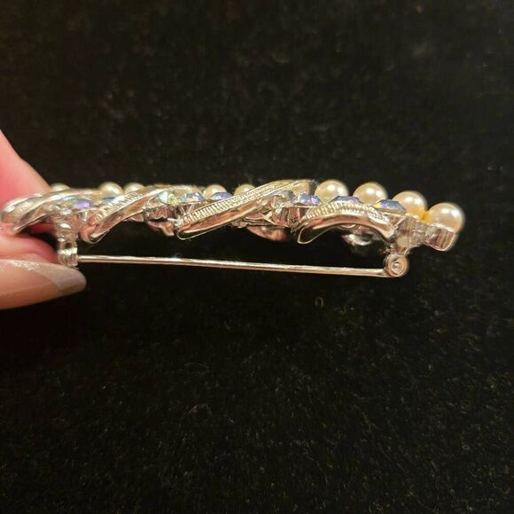 Coro Silver Blue AB Pearl Brooch Pin - Picture 3 of 8